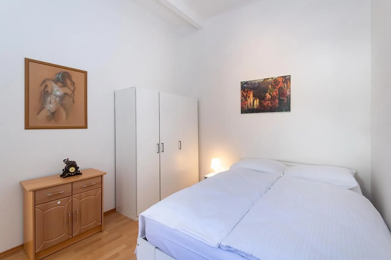 Spacious Apartments In The Heart Of Prague 0*,